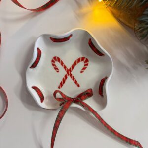 Fodros tál szalaggal