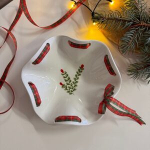 Fodros tál szalaggal