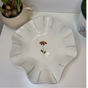 Virágos fodros tál