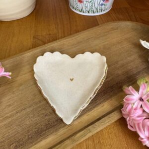 Aranyozott szivecske ékszertartó